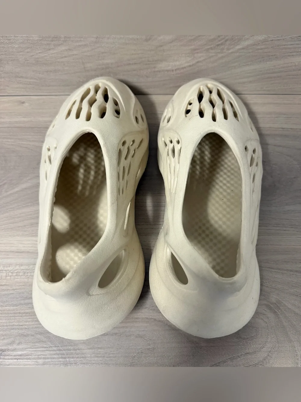 Form runner kids slip on sandals size 5